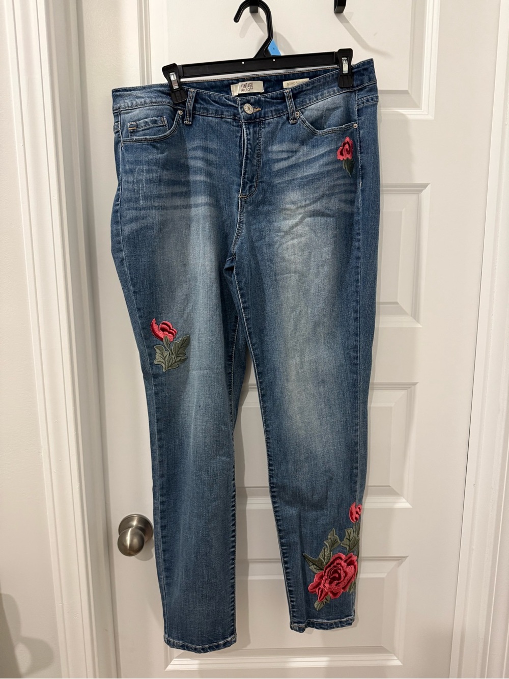 American Vintage Blue Skinny Jeans with Pink Rose Embroidery